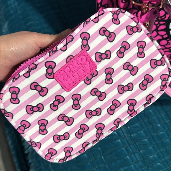 Hello Kitty Travel Tote with cross body bag and luggage tag - Picture 6 of 10
